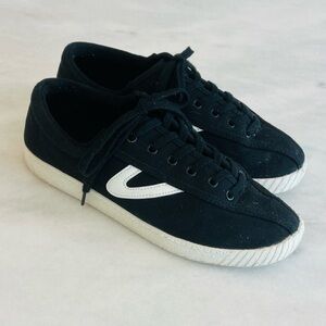 Tretorn Women's Nylite Plus Casual Sneakers Black and White Canvas. Sz 9